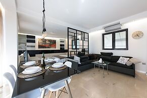 Fabulous Sea View Apartment