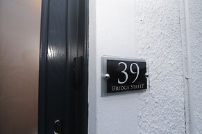 Dollar Apartments at 39