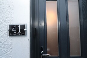 Dollar Apartments at 41
