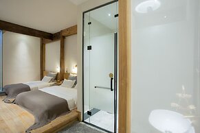 Old Street Moye Inn