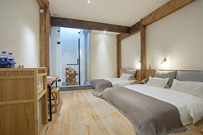 Old Street Moye Inn