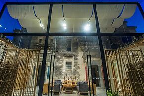 Old Street Moye Inn