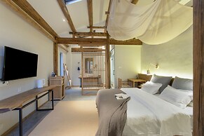 Old Street Moye Inn