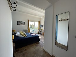 La Singulière