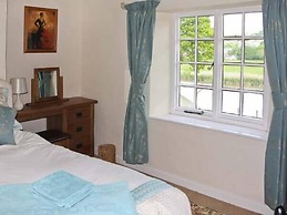 Tuckermarsh Quay River Cottage 2