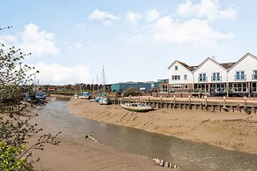 16 The Boathouse