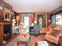 Dorrington Court