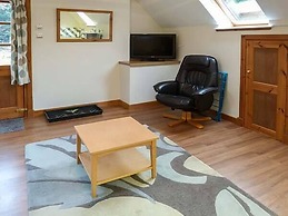 Lakefield Apartment