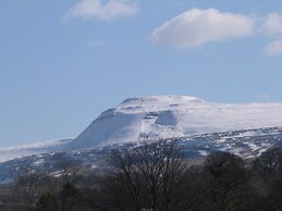 2 Orchard Leigh