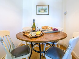 2 Orchard Leigh