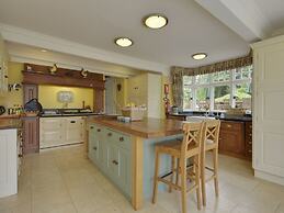 Abbots Manor