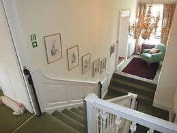 Abbots Manor