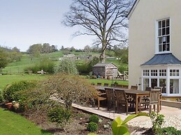 Abbots Manor