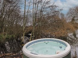 The Lakeside Yurt