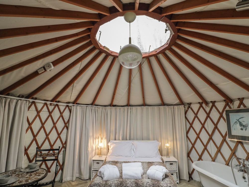 The Lakeside Yurt
