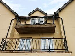 24 Rhodewood House