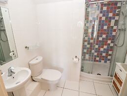 24 Rhodewood House