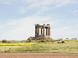 Dunnottar Woods House
