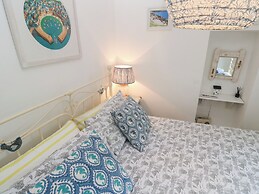 2 The Cottages