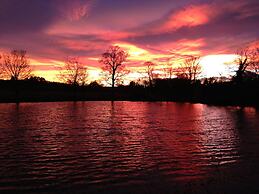 Riverside Lodge