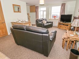 2 Park Nook Close