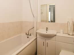 2 Park Nook Close