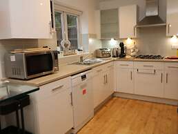 2 Carr Farm Close