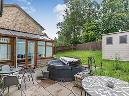 2 Carr Farm Close