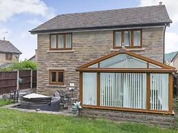2 Carr Farm Close