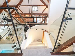 4 Holt Court