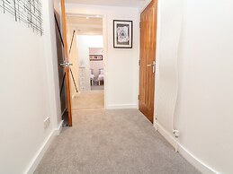 4 Holt Court