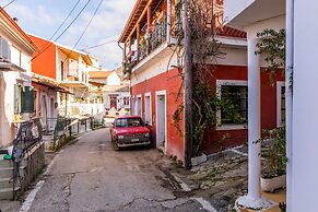 Nina's Traditional House by Estia