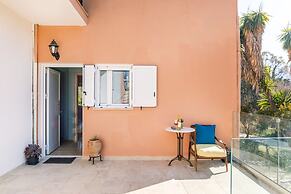 Lamda Apartments by Estia