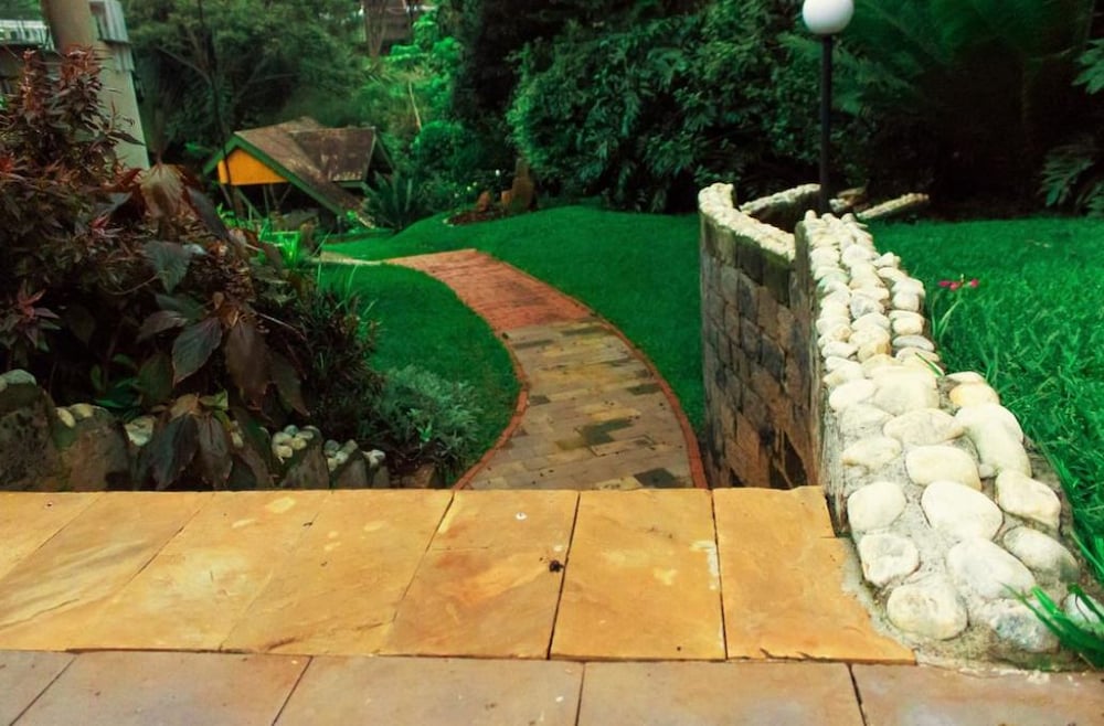 Adies Garden Suites