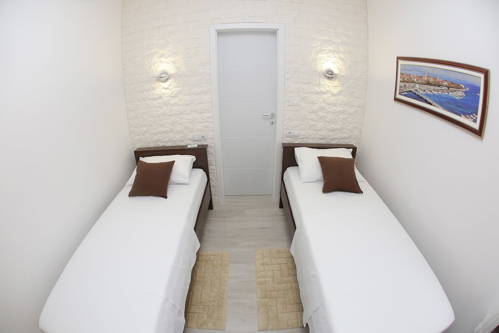 Deluxe Mkc Apartments