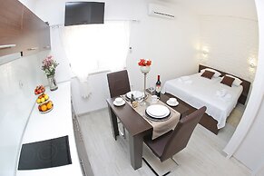 Deluxe Mkc Apartments