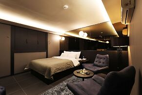 Rainbow Hotel