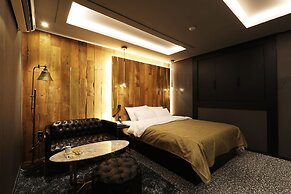 Rainbow Hotel