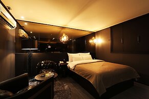 Rainbow Hotel