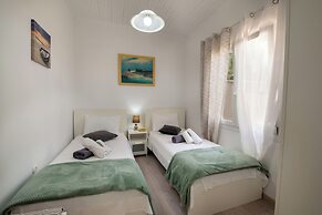 Loggos Seaview Cottage with Pool by Konnect