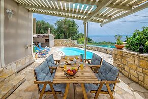 Loggos Seaview Cottage with Pool by Konnect