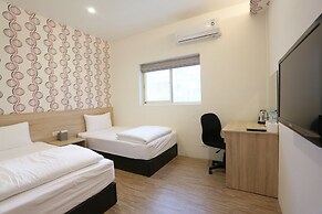 Oak Garden Hotel