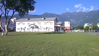 Oak Garden Hotel