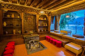 Lugu Lake Love Inn