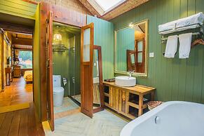 Lugu Lake Love Inn