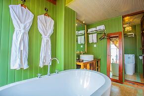 Lugu Lake Love Inn