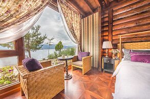 Lugu Lake Love Inn