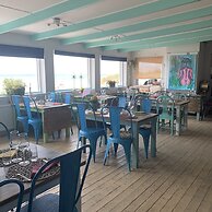 FlipFlop Beach Bar & Rooms