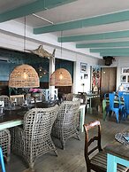 FlipFlop Beach Bar & Rooms