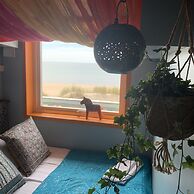 FlipFlop Beach Bar & Rooms